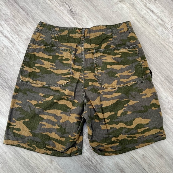 Urban Outfitters-BDG High Waisted Pebble Camo Longline Bermuda Shorts. Size 30. - Picture 4 of 4